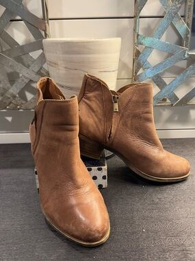 Lucky Brand Women's Tan Leather Ankle Booties with Side Zip